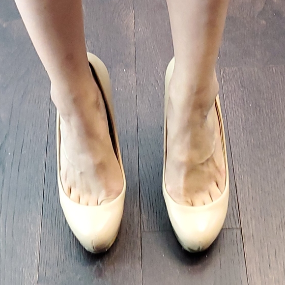 ZARA WOMAN Beige Nude Leather Gold Mirror Pumps